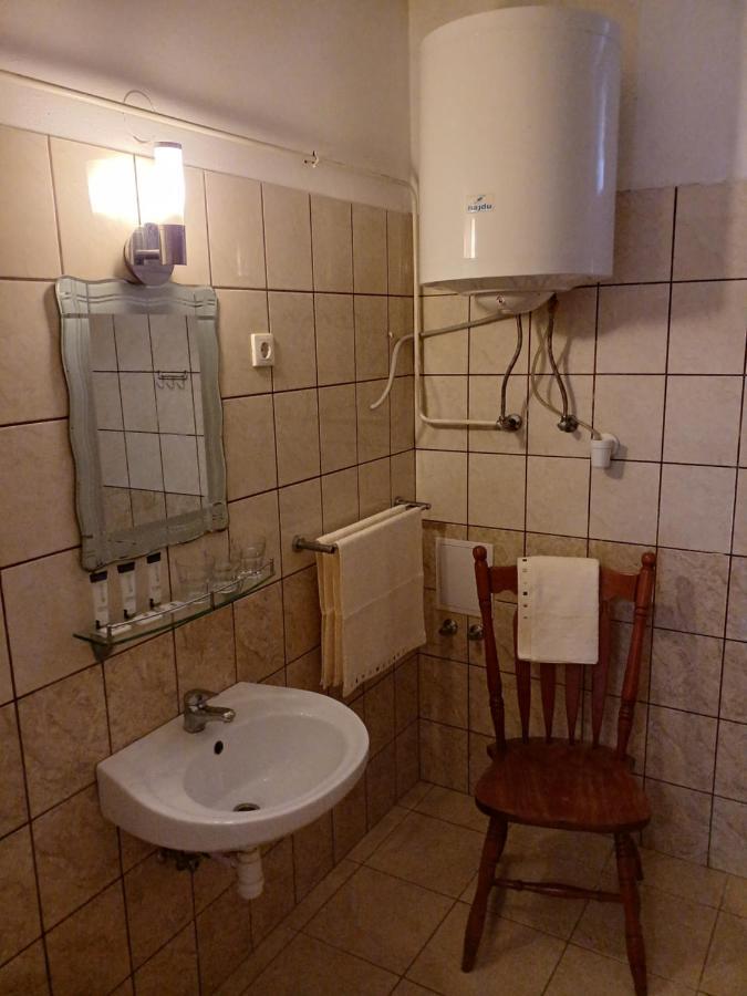 Blues Ryokan Koszeg Bagian luar foto