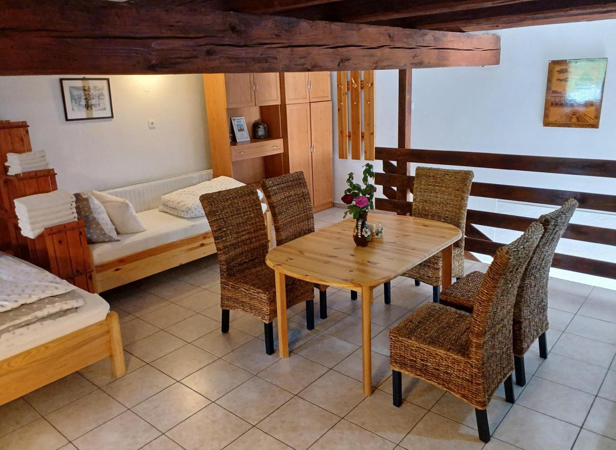 Blues Ryokan Koszeg Bagian luar foto